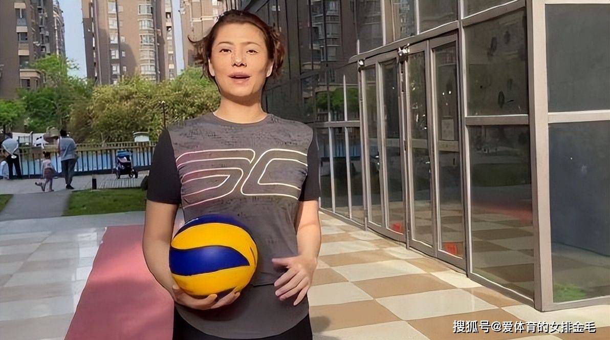 两个月后，他的同党被人割喉谋杀，惨死屋内